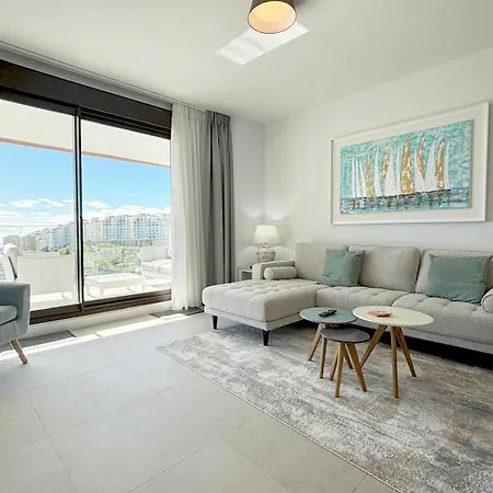 Town Luxury Pluto Apartment