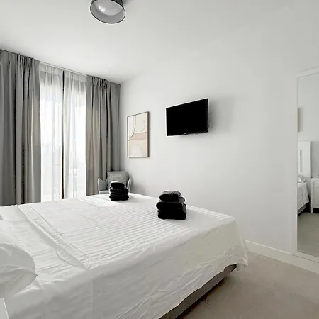 Town Luxury Pluto Apartmán *